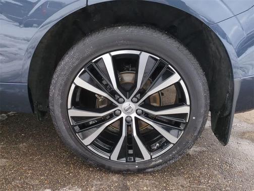 2025 Volvo XC60 B5 Plus