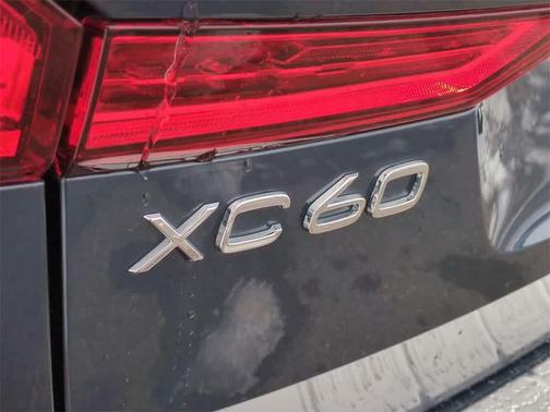 2025 Volvo XC60 B5 Plus