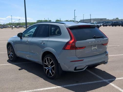 Vapour Grey Metallic 2026 Volvo XC60 Plug-In Hybrid T8 Polestar