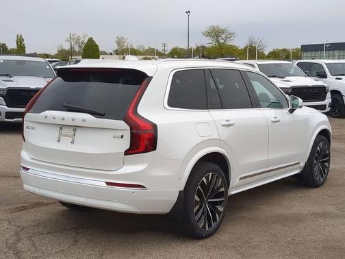 Crystal White Pearl 2026 Volvo XC90 Plus, B6 AWD Gas (mild hybrid), Gasoline, Bright, 7 Seats