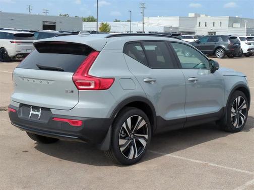 2025 Volvo XC40 B5 Plus Dark Theme