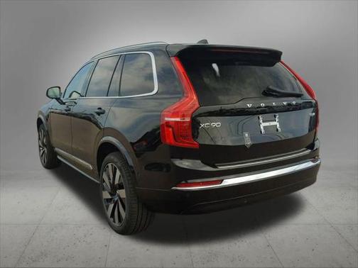 2025 Volvo XC90 Plug-In Hybrid T8 Plus 6-Seater