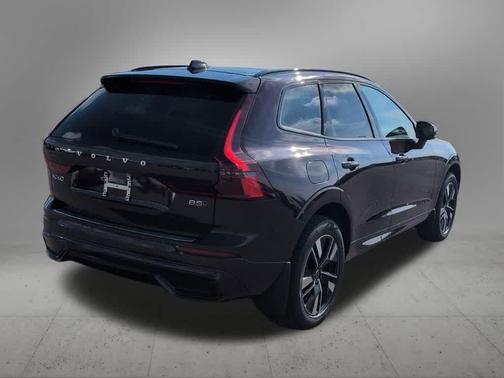 Mulberry Metallic 2026 Volvo XC60 B5 Core