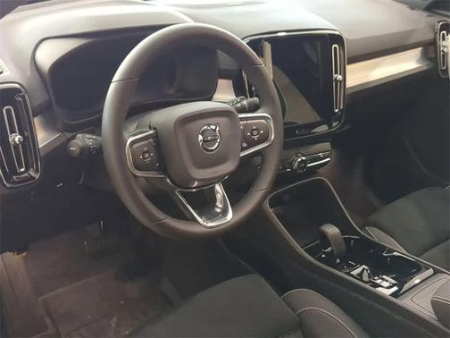 2026 Volvo XC40 B5 Ultra Black Edition