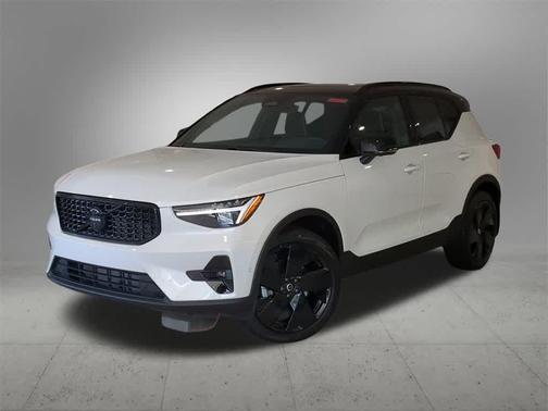 2026 Volvo XC40 B5 Ultra Black Edition