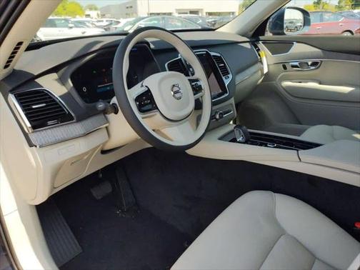 2025 Volvo XC90 Plug-In Hybrid T8 Plus 7-Seater