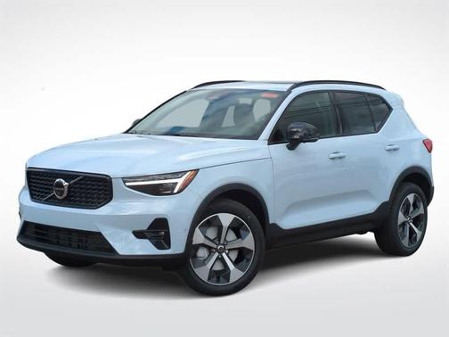 2026 Volvo XC40 B5 Plus