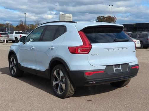 2026 Volvo XC40 B5 Plus