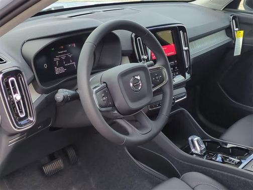 2026 Volvo XC40 B5 Plus