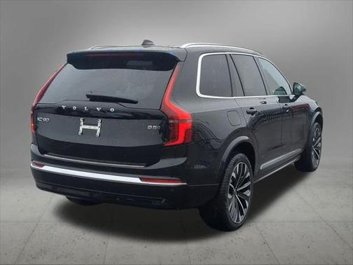 2025 Volvo XC90 B5 Plus 6-Seater
