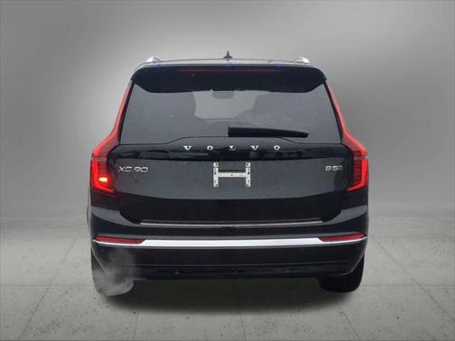 2025 Volvo XC90 B5 Plus 6-Seater