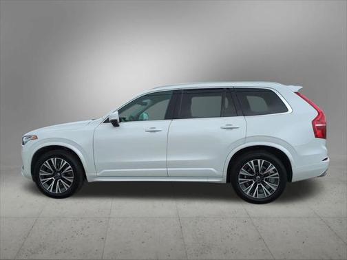 2021 Volvo XC90 T5 Momentum