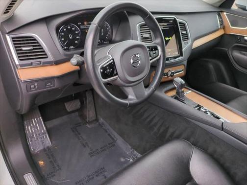 2021 Volvo XC90 T5 Momentum