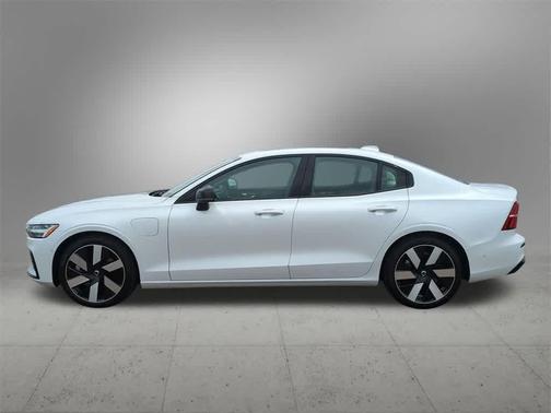 2024 Volvo S60 Recharge Plug-In Hybrid T8 Plus Dark Theme