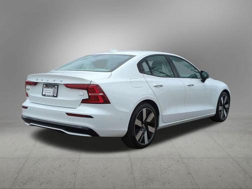 2024 Volvo S60 Recharge Plug-In Hybrid T8 Plus Dark Theme