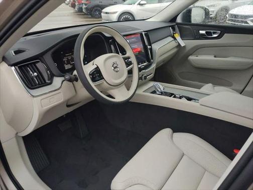 2025 Volvo XC60 B5 Ultra