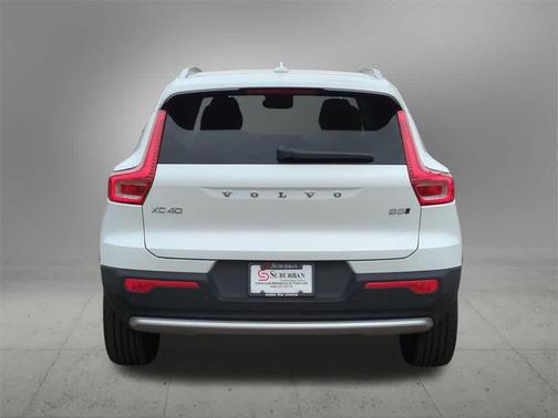2025 Volvo XC40 B5 Core Bright Theme