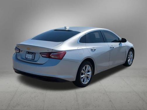 Silver Ice Metallic 2019 Chevrolet Malibu LT