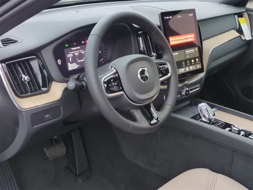 2026 Volvo XC60 B5 Plus