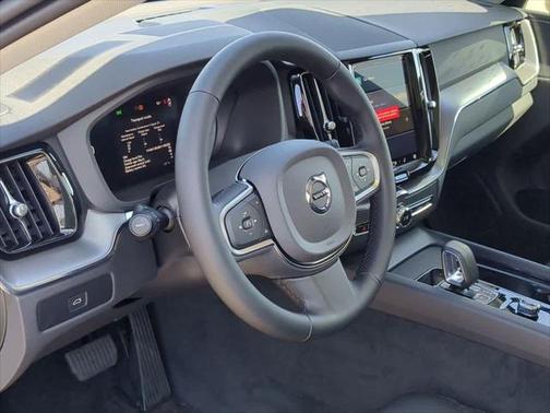 2025 Volvo XC60 B5 Core