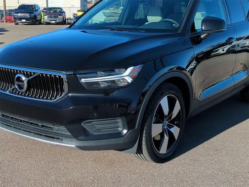 2020 Volvo XC40 T5 Momentum