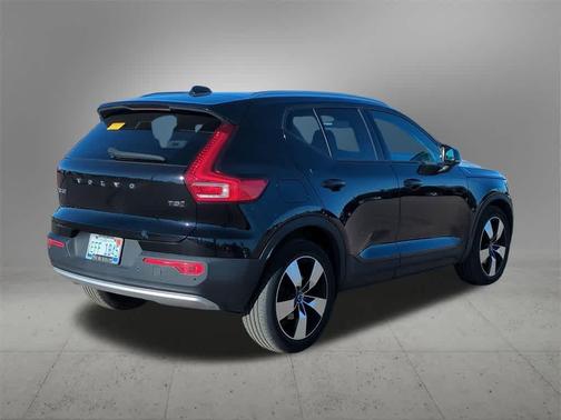 2020 Volvo XC40 T5 Momentum