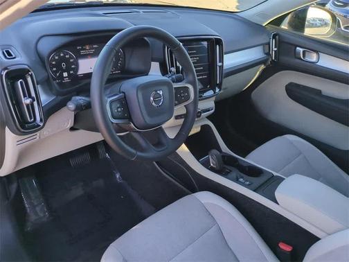 2020 Volvo XC40 T5 Momentum