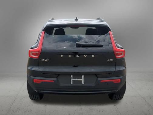 Onyx Black 2026 Volvo XC40 Plus, B5 AWD Gas (mild hybrid), Dark