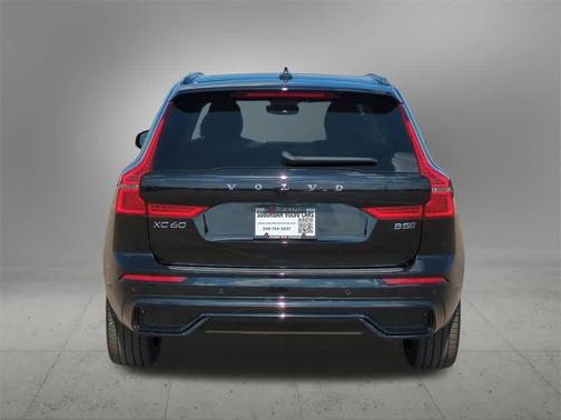 2023 Volvo XC60 B5 Ultimate Dark Theme