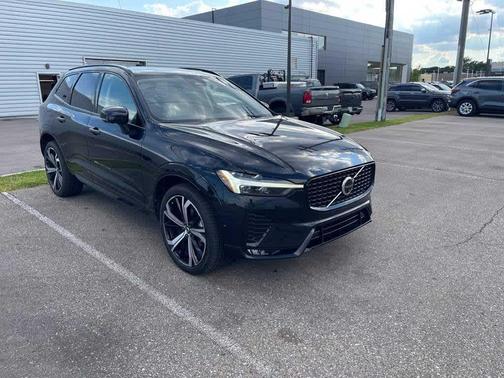 2023 Volvo XC60 B5 Ultimate Dark Theme