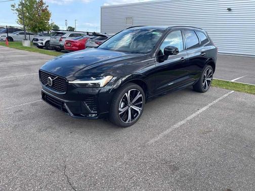 2023 Volvo XC60 B5 Ultimate Dark Theme