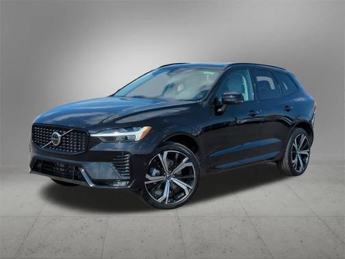 2023 Volvo XC60 B5 Ultimate Dark Theme