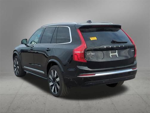 2025 Volvo XC90 Plug-In Hybrid T8 Plus 7-Seater