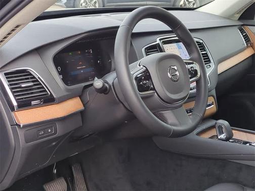 2025 Volvo XC90 Plug-In Hybrid T8 Plus 7-Seater