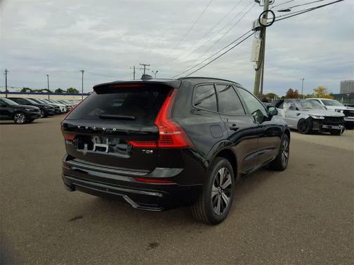 2025 Volvo XC60 Plug-In Hybrid T8 Plus