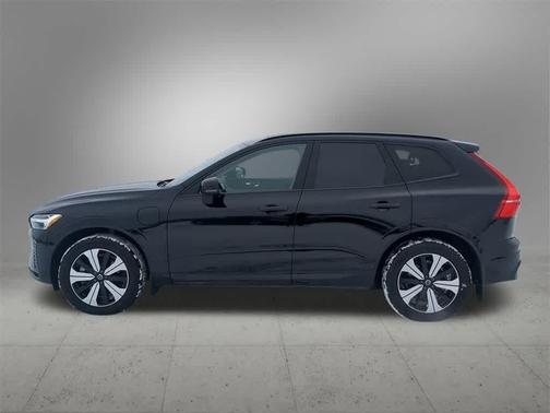2025 Volvo XC60 Plug-In Hybrid T8 Plus