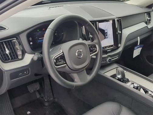 2025 Volvo XC60 Plug-In Hybrid T8 Plus