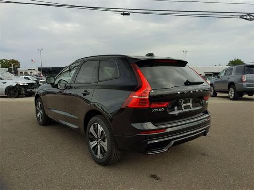 2025 Volvo XC60 Plug-In Hybrid T8 Plus