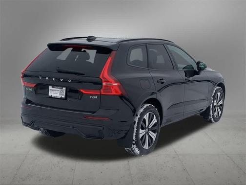 2025 Volvo XC60 Plug-In Hybrid T8 Plus