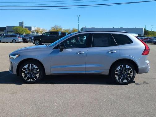 2026 Volvo XC60 B5 Plus
