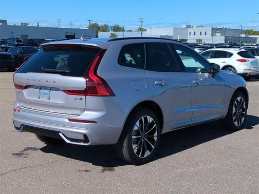 2026 Volvo XC60 B5 Plus