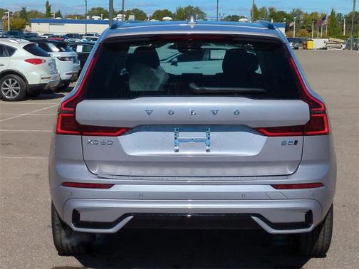 2026 Volvo XC60 B5 Plus