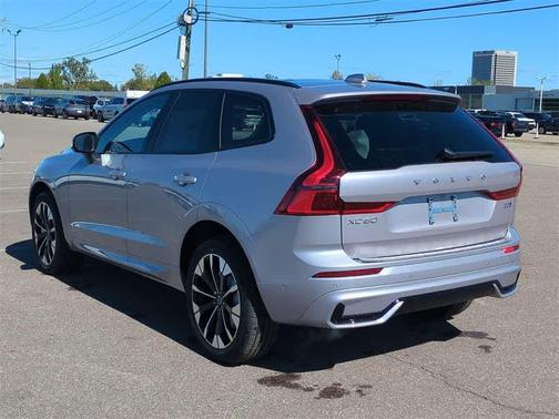 2026 Volvo XC60 B5 Plus
