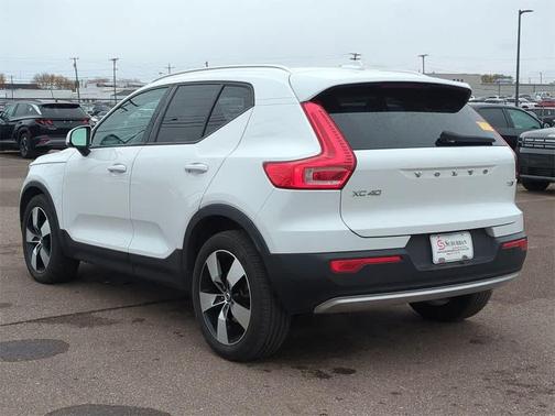 2020 Volvo XC40 T5 Momentum