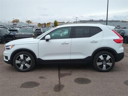 2020 Volvo XC40 T5 Momentum