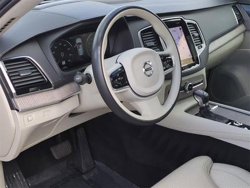 2022 Volvo XC90 T6 Inscription