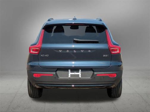 2026 Volvo XC40 B5 Core
