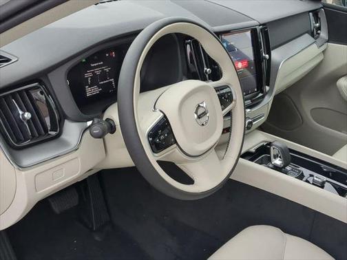 2025 Volvo XC60 B5 Core
