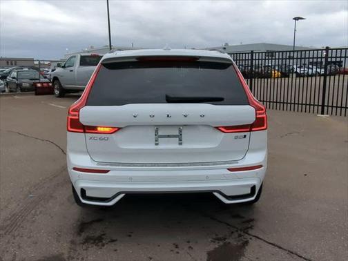 2025 Volvo XC60 B5 Core