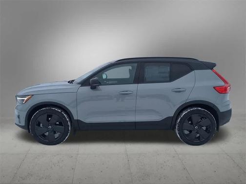 2026 Volvo XC40 Black Edition Ultra, B5 AWD Gas (mild hybrid)